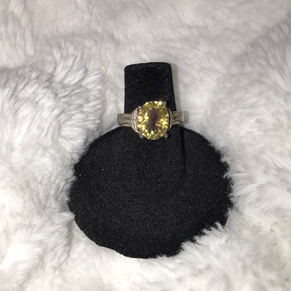 Genuine yellow citrine crystal set in sterling silver whale tail bezel ring - Picture 1 of 4